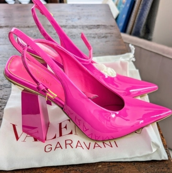 Valentino Garavani Patent Slingback Pumps in Hot Pink - Picture 4 of 11